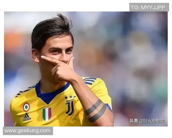 足球明星庆祝动作简单却充满激情展现个性魅力的瞬间