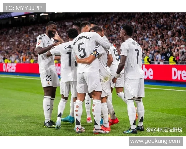 足球明星温馨瞬间合集球场外的亲密互动与感人时刻大揭秘